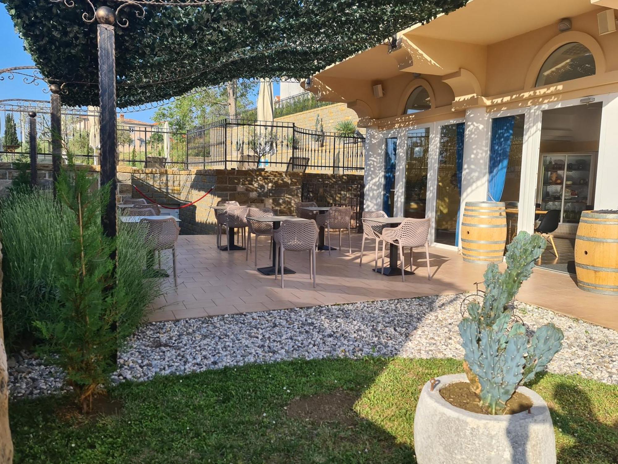 Hotel Stara Sola - Oleander Resort Korte Eksteriør billede
