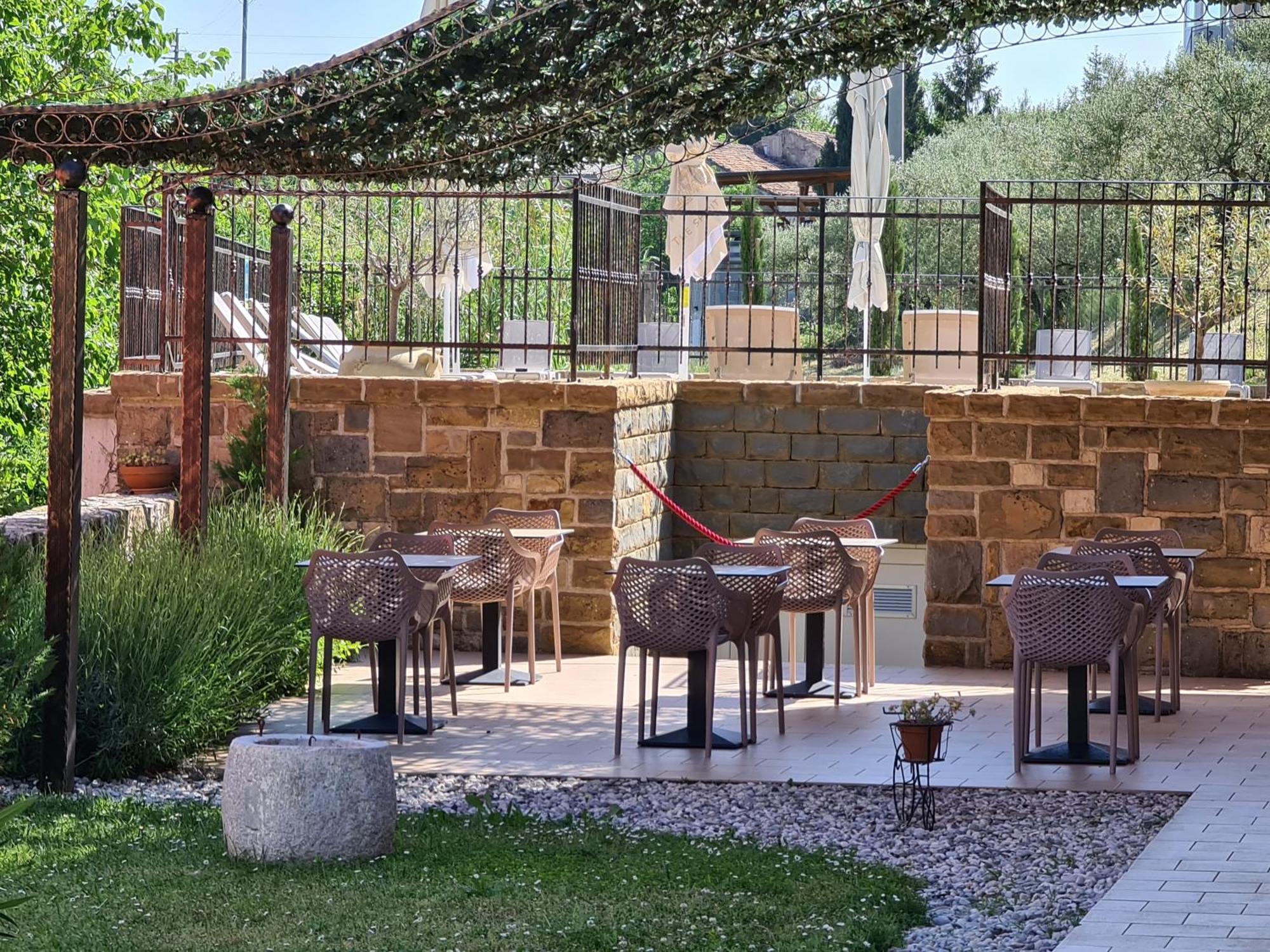 Hotel Stara Sola - Oleander Resort Korte Eksteriør billede