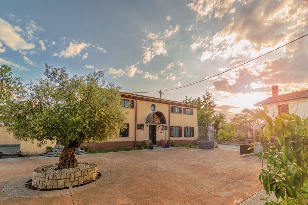 Hotel Stara Sola - Oleander Resort Korte Eksteriør billede